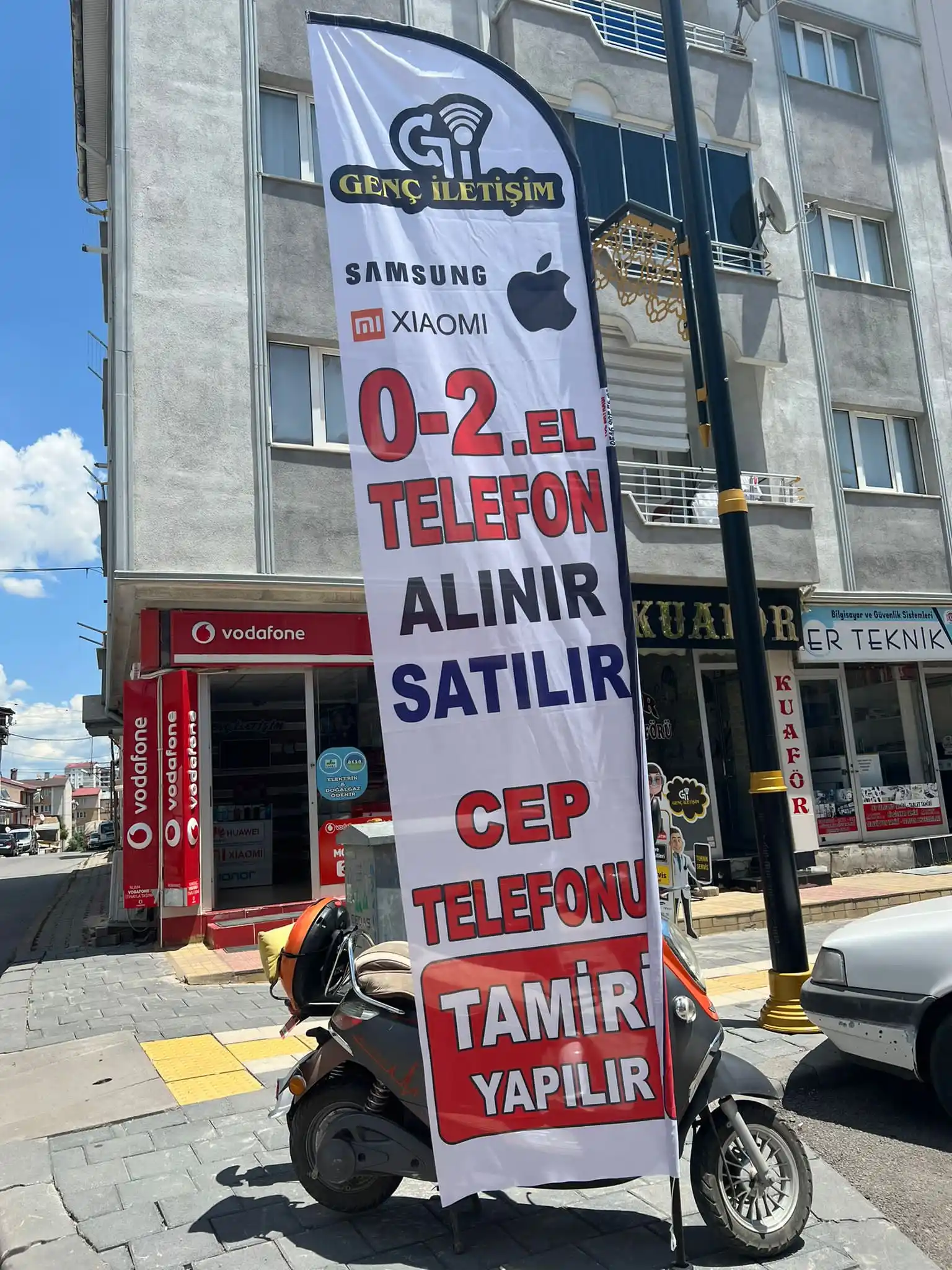 Cep Telefoncu Olta Bayrağı-13