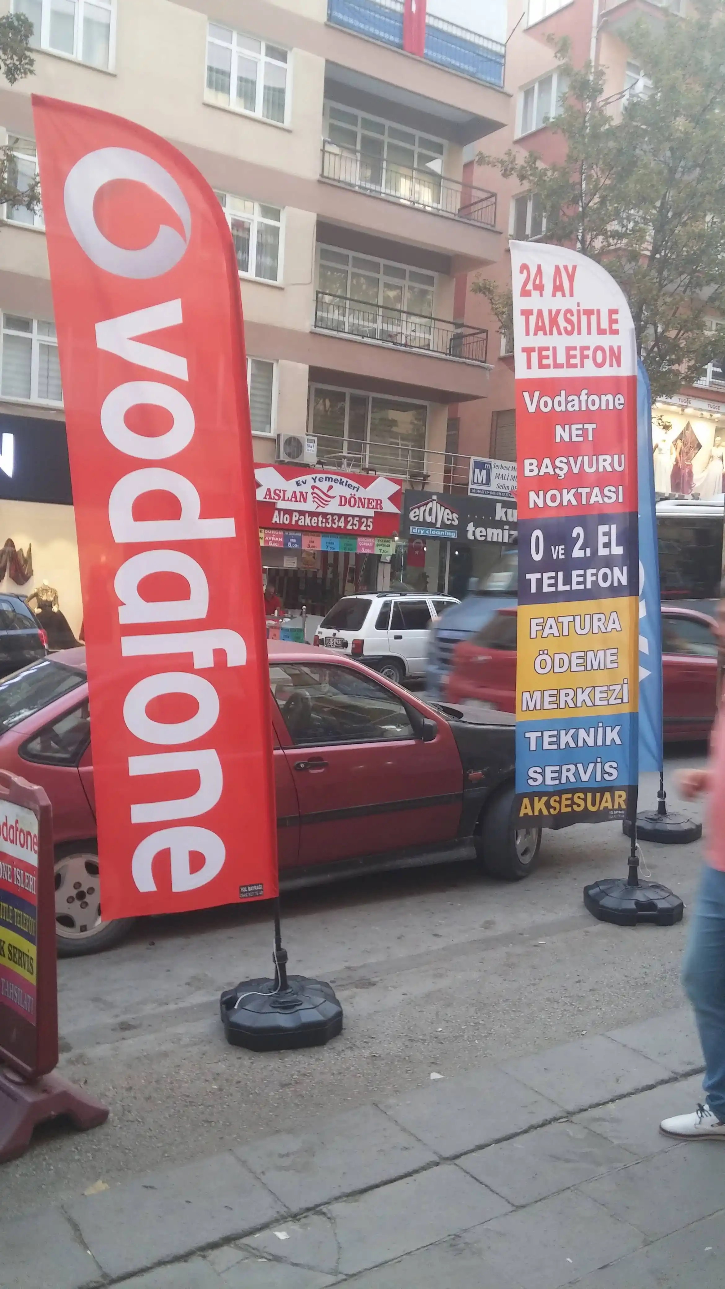 Cep Telefoncu Olta Bayrağı-14