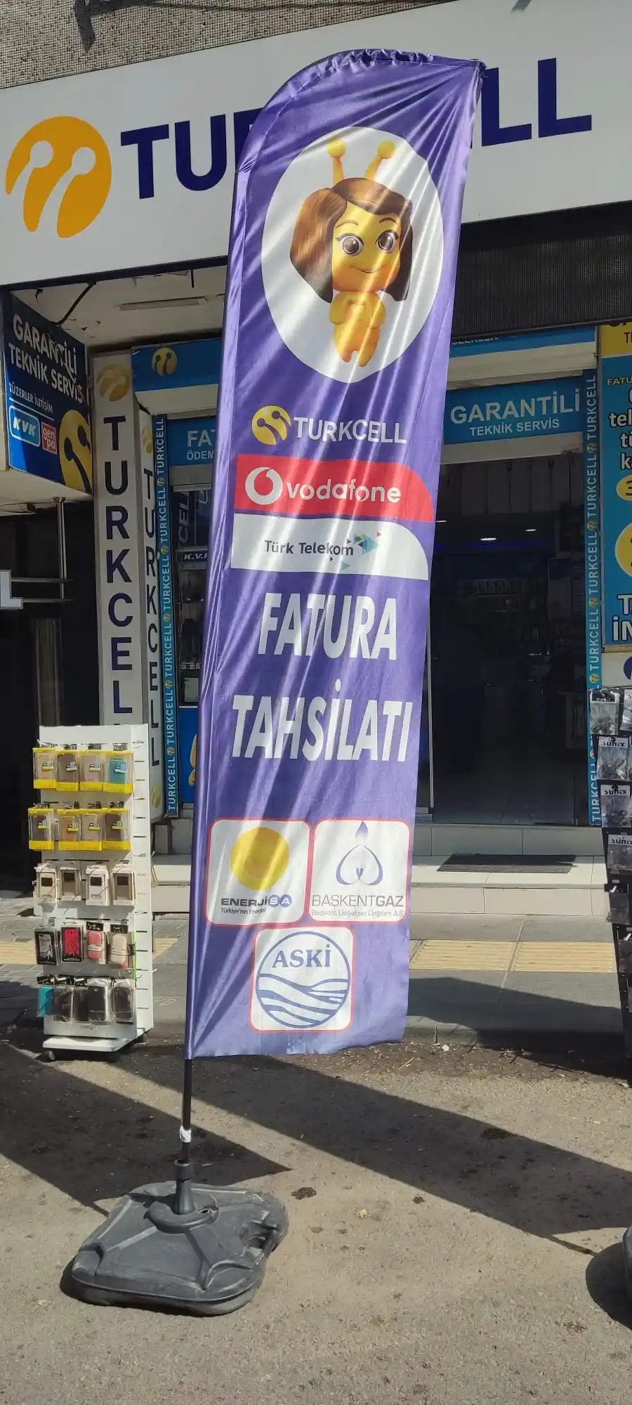 Cep Telefoncu Olta Bayrağı-23