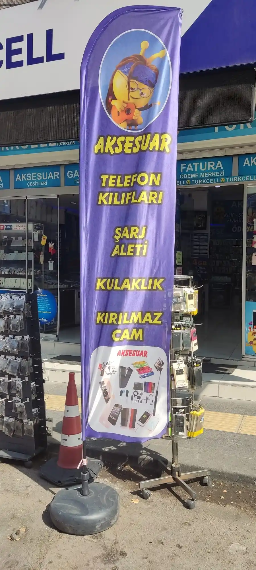 Cep Telefoncu Olta Bayrağı-26