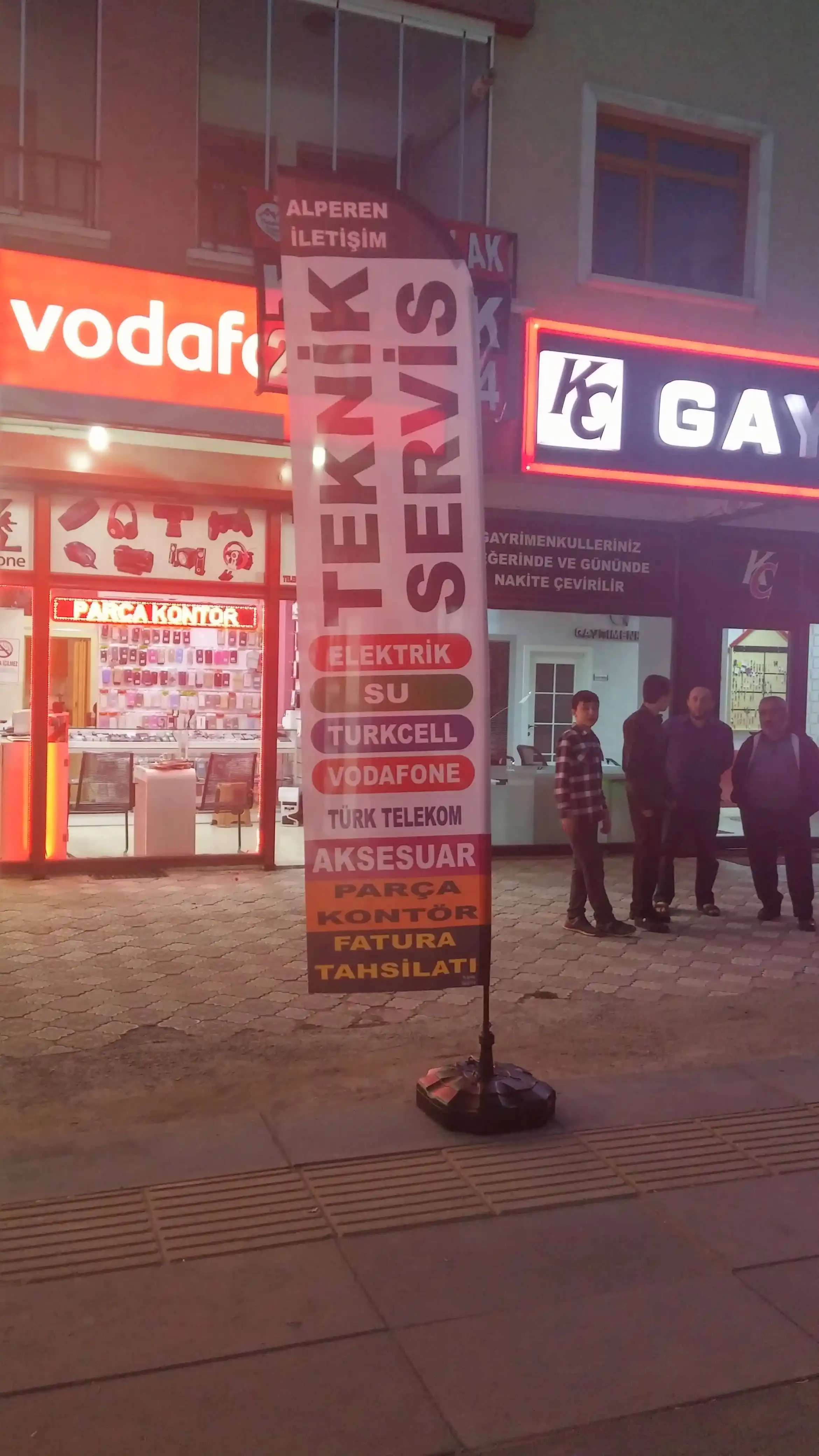 Cep Telefoncu Olta Bayrağı-28