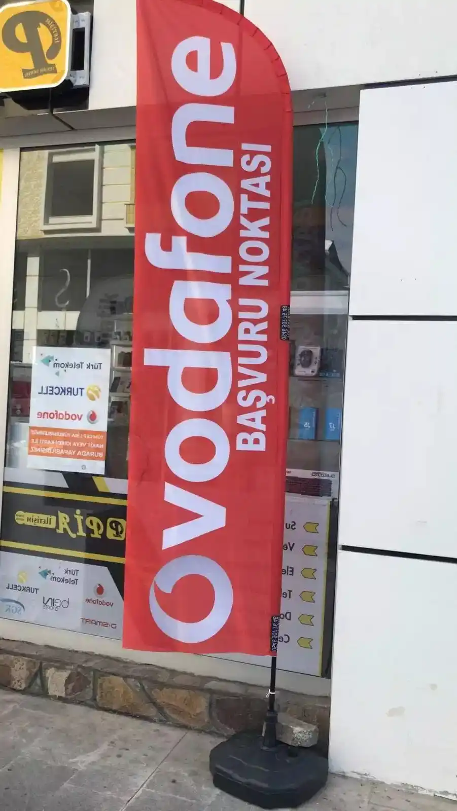 Cep Telefoncu Olta Bayrağı-6