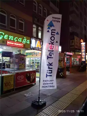 Cep Telefoncu Olta Bayrak-2