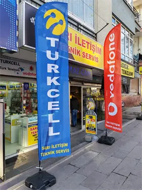 Cep Telefoncu Olta Bayrak-1